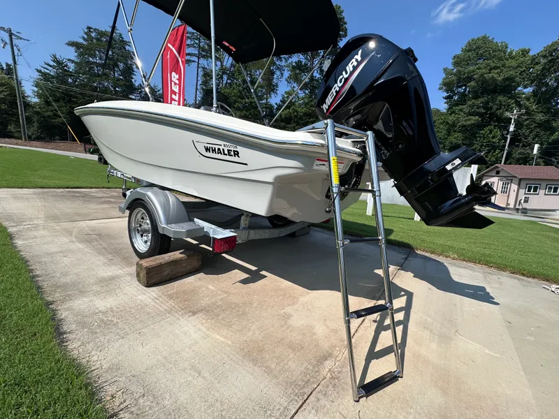 Slide: The Image of Boston Whaler 130 Super Sport 2027 - 7