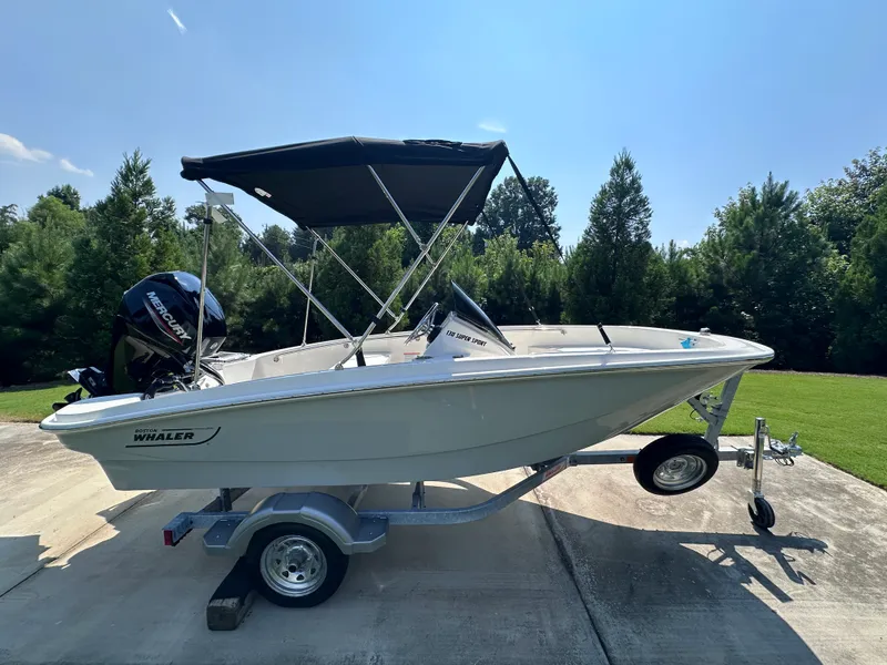 Slide: The Image of Boston Whaler 130 Super Sport 2027 - 3
