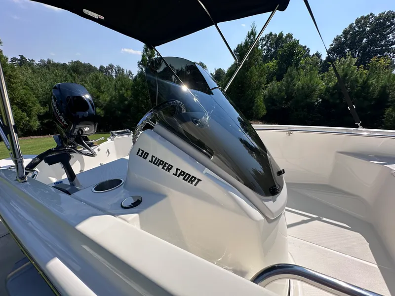 Slide: The Image of Boston Whaler 130 Super Sport 2027 - 23