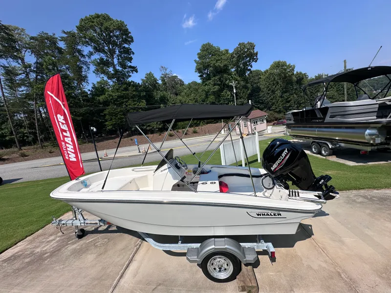 Slide: The Image of Boston Whaler 130 Super Sport 2027 - 13