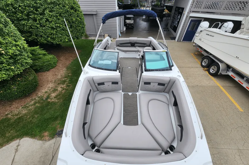 Slide: The Image of Four Winns HD5 2023 - 20