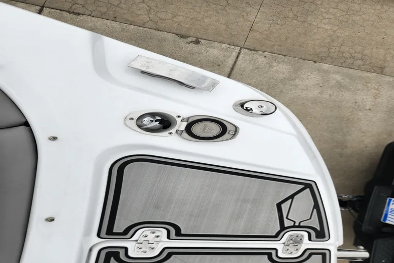 Slide: The Image of Four Winns HD5 2023 - 22