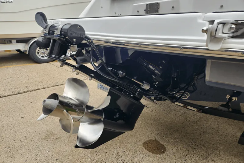 Slide: The Image of Four Winns HD5 2023 - 24