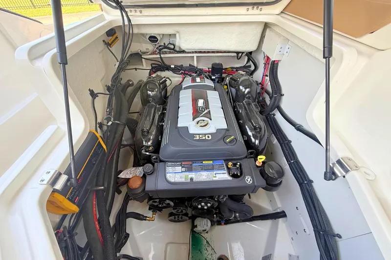 Slide: The Image of Sea Ray 260SLX 2027 - 40