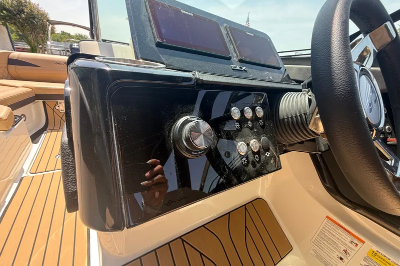 Slide: The Image of Sea Ray 260SLX 2027 - 18