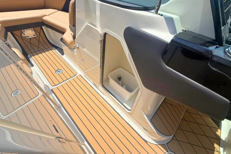 Slide: The Image of Sea Ray 260SLX 2027 - 30