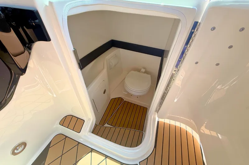 Slide: The Image of Sea Ray 260SLX 2027 - 25