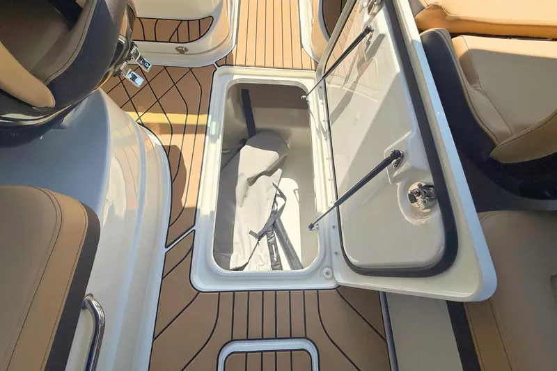 Slide: The Image of Sea Ray 260SLX 2027 - 15