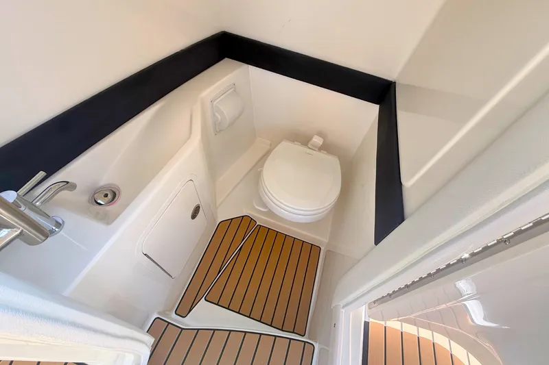 Slide: The Image of Sea Ray 260SLX 2027 - 26