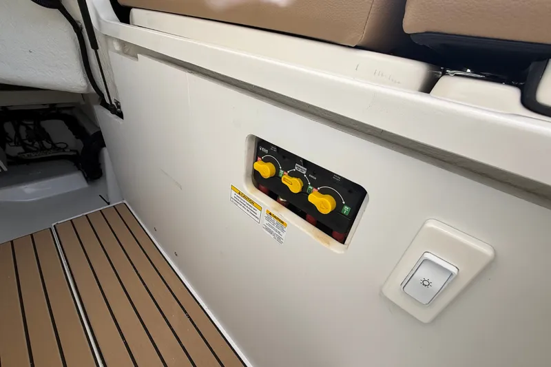 Slide: The Image of Sea Ray 260SLX 2027 - 9