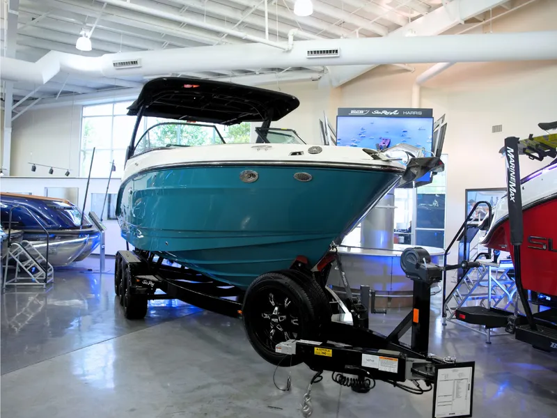 Slide: The Image of Sea Ray SLX 260 2027 - 1