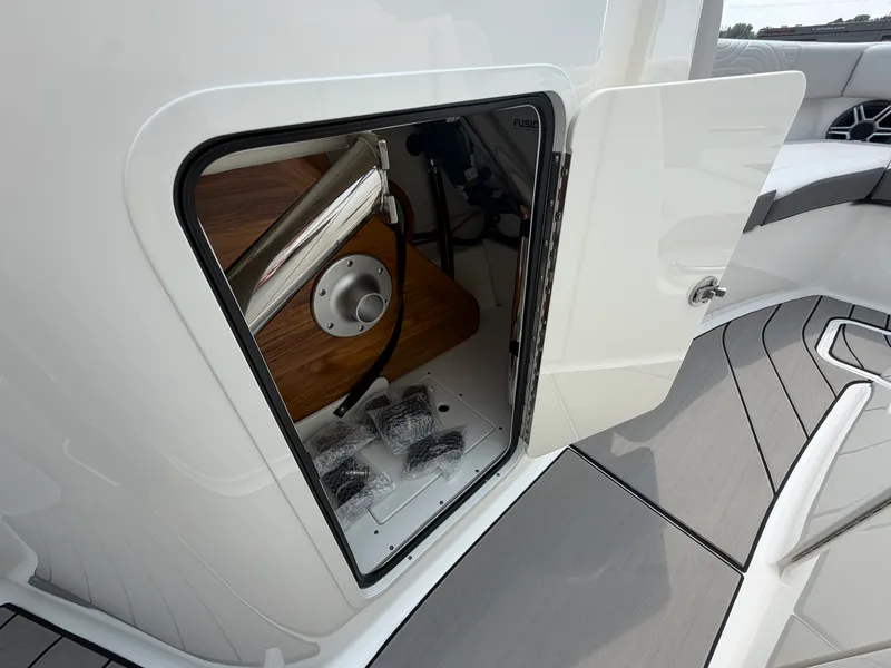Slide: The Image of Sea Ray SDX 230 Surf 2026 - 35