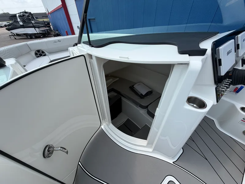 Slide: The Image of Sea Ray SDX 230 Surf 2026 - 28