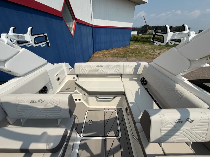 Slide: The Image of Sea Ray SDX 230 Surf 2026 - 14