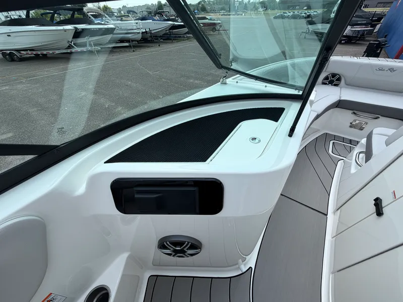 Slide: The Image of Sea Ray SDX 230 Surf 2026 - 32