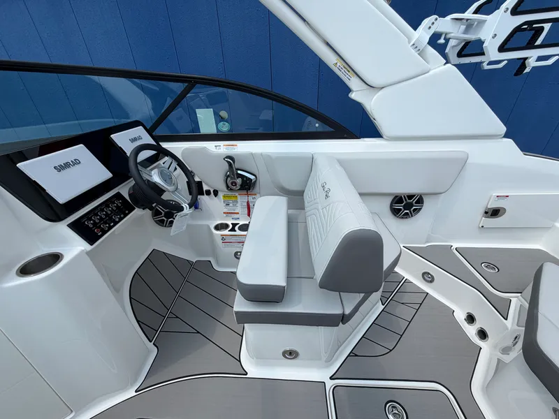 Slide: The Image of Sea Ray SDX 230 Surf 2026 - 22