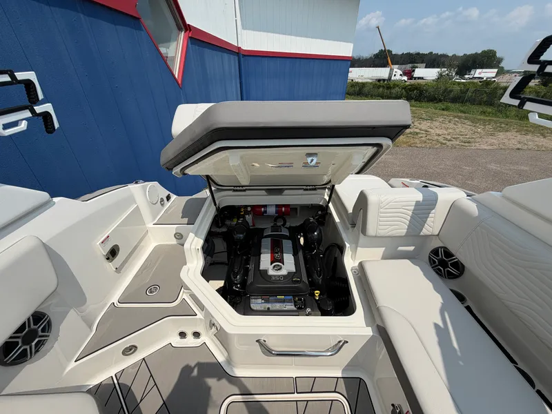 Slide: The Image of Sea Ray SDX 230 Surf 2026 - 15