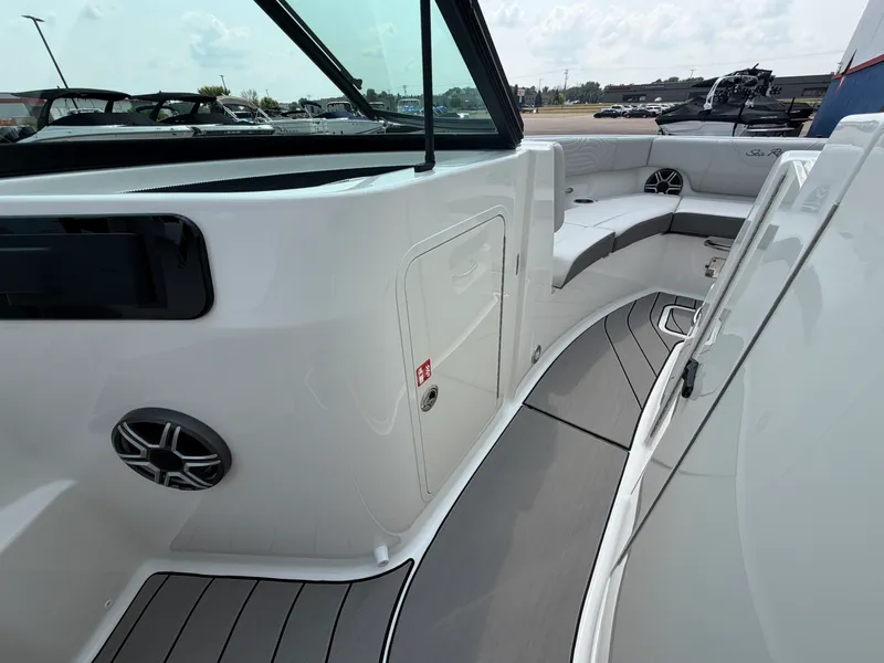 Slide: The Image of Sea Ray SDX 230 Surf 2026 - 34