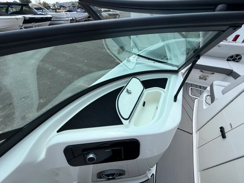 Slide: The Image of Sea Ray SDX 230 Surf 2026 - 33