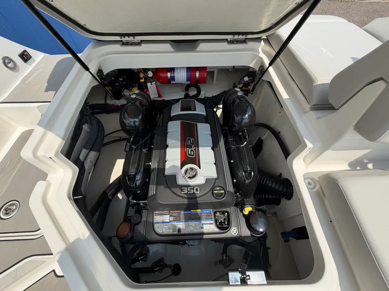 Slide: The Image of Sea Ray SDX 230 Surf 2026 - 16