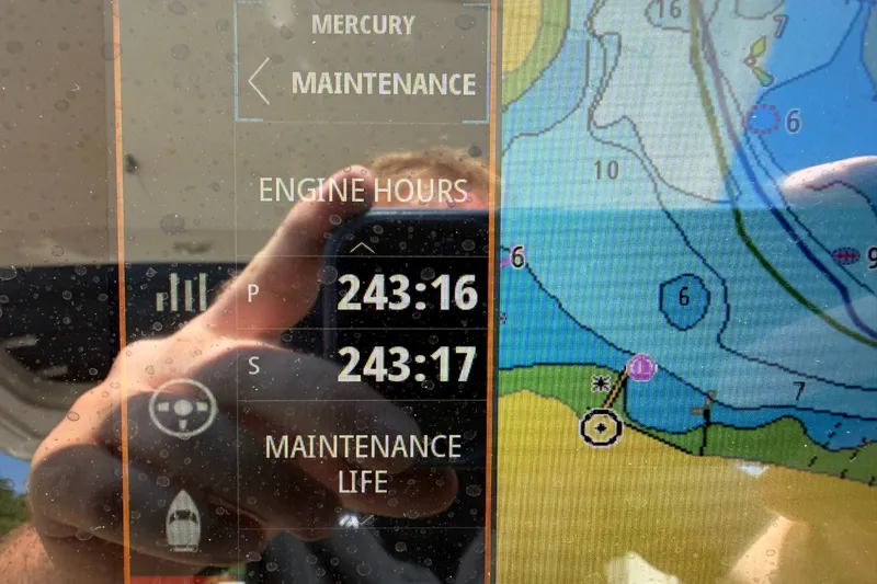 Slide: The Image of Sea Ray 350 SLX 2021 - 23