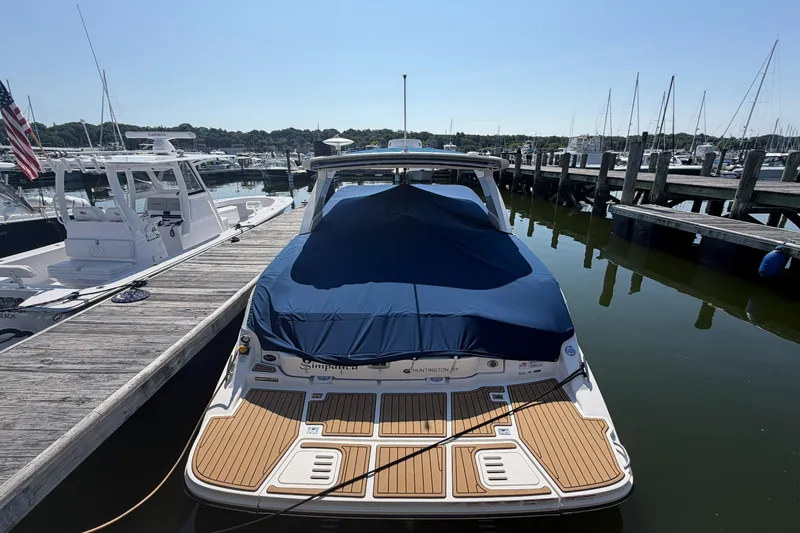 Slide: The Image of Sea Ray 350 SLX 2021 - 27