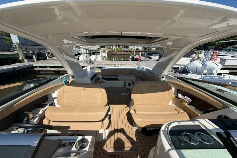 Slide: The Image of Sea Ray 350 SLX 2021 - 14