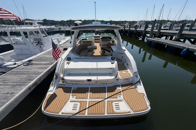 Slide: The Image of Sea Ray 350 SLX 2021 - 2