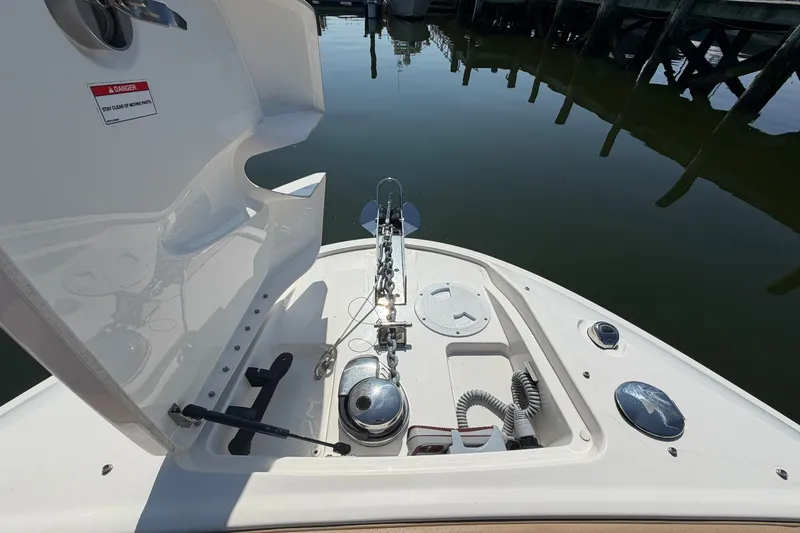Slide: The Image of Sea Ray 350 SLX 2021 - 21