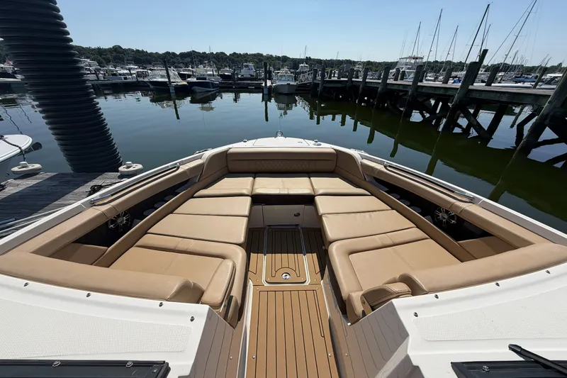 Slide: The Image of Sea Ray 350 SLX 2021 - 20