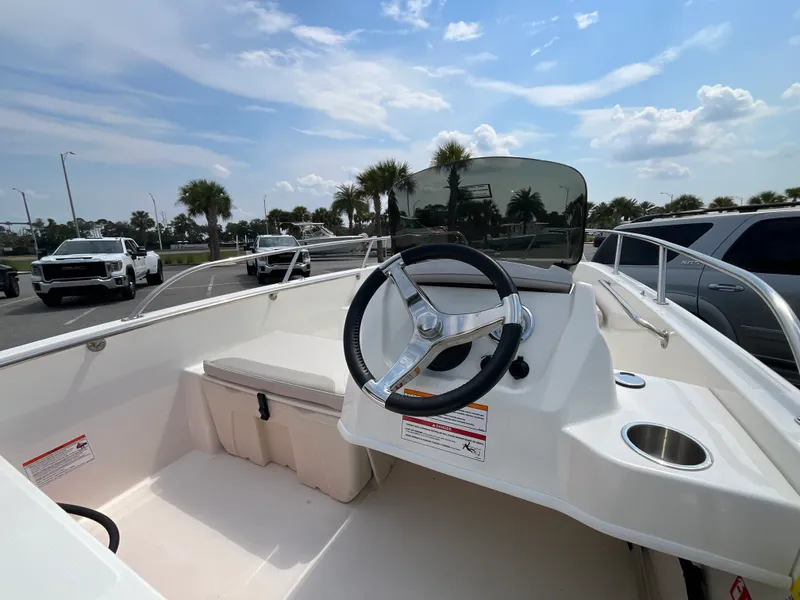 Slide: The Image of Boston Whaler 160 Super Sport 2027 - 11