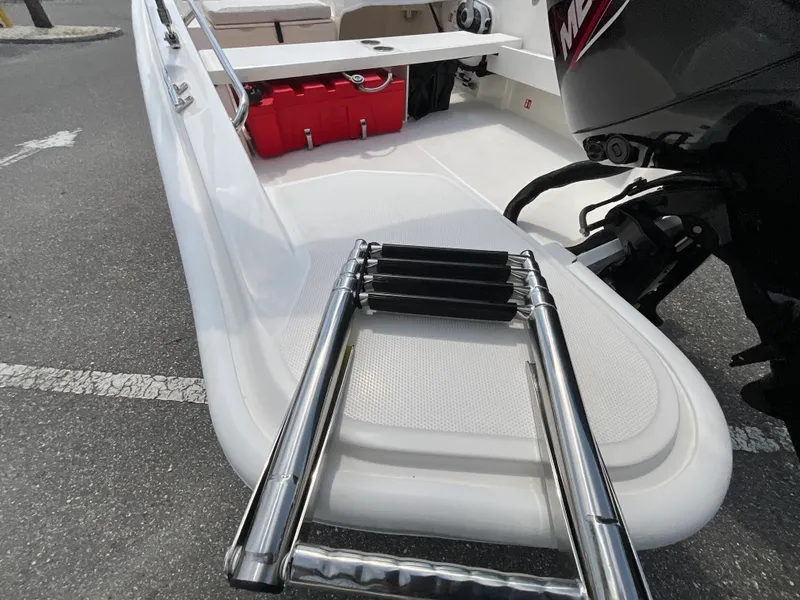 Slide: The Image of Boston Whaler 160 Super Sport 2027 - 12