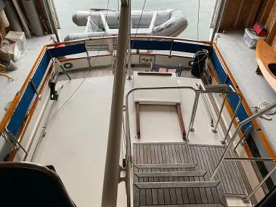 Slide: The Image of FACING AFT FROM FLYBRIDGE - 10