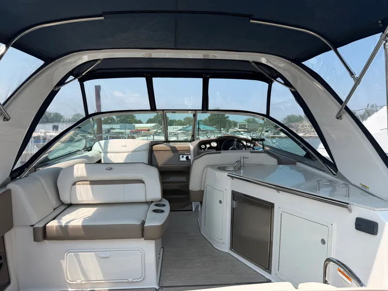 Slide: The Image of Regal 32 EXPRESS 2017 - 5