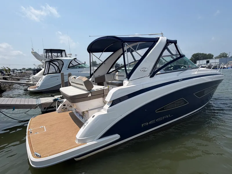The Image of Regal 32 EXPRESS 2017 - 0
