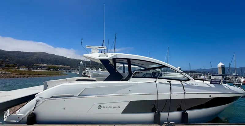 The Image of Cruisers 390 EC 2015 - 0