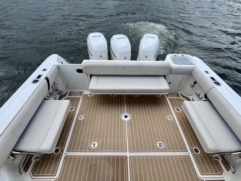 Slide: The Image of Boston Whaler 345 CONQUEST 2019 - 21