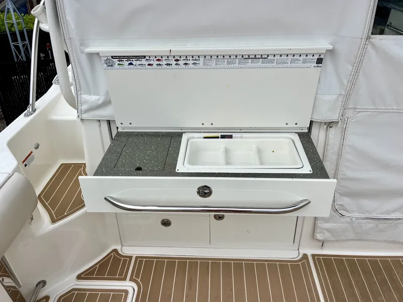 Slide: The Image of Boston Whaler 345 CONQUEST 2019 - 18