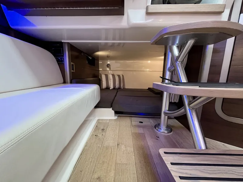 Slide: The Image of Boston Whaler 345 CONQUEST 2019 - 15