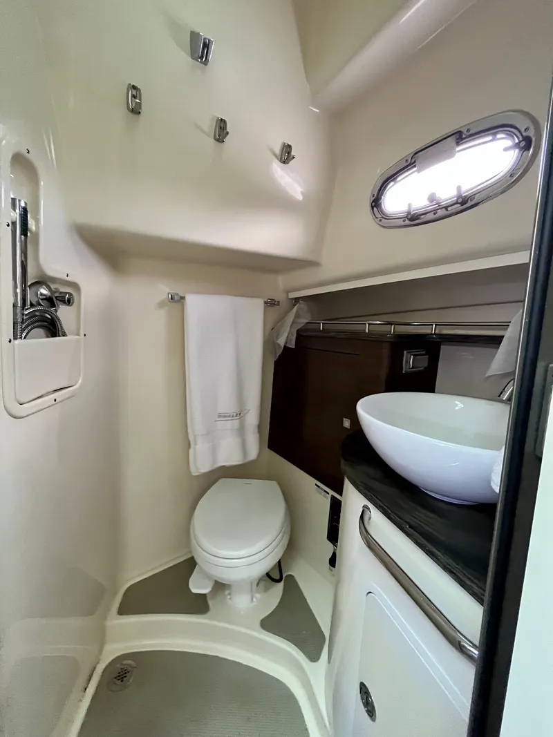 Slide: The Image of Boston Whaler 345 CONQUEST 2019 - 16