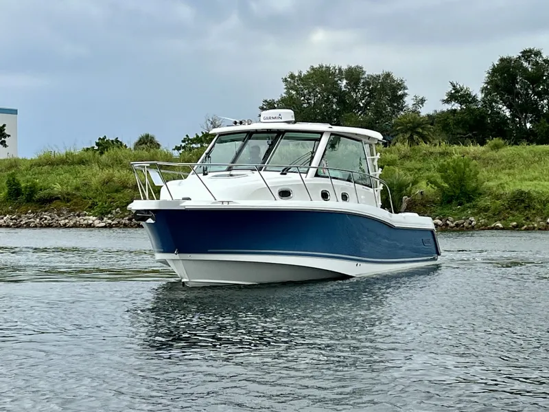 Slide: The Image of Boston Whaler 345 CONQUEST 2019 - 7