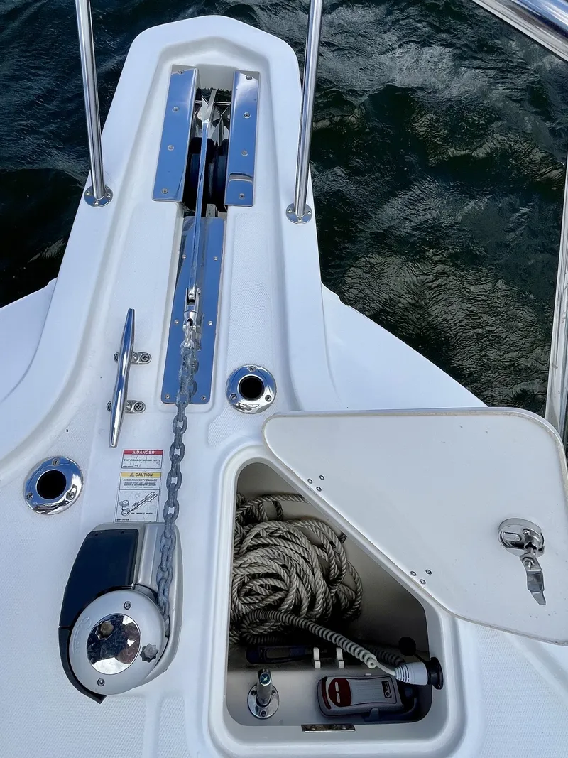 Slide: The Image of Boston Whaler 345 CONQUEST 2019 - 33