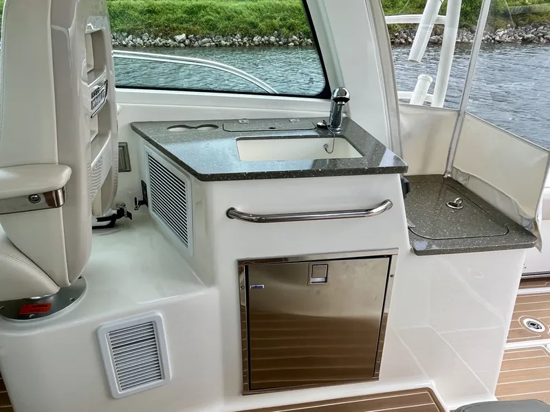 Slide: The Image of Boston Whaler 345 CONQUEST 2019 - 20