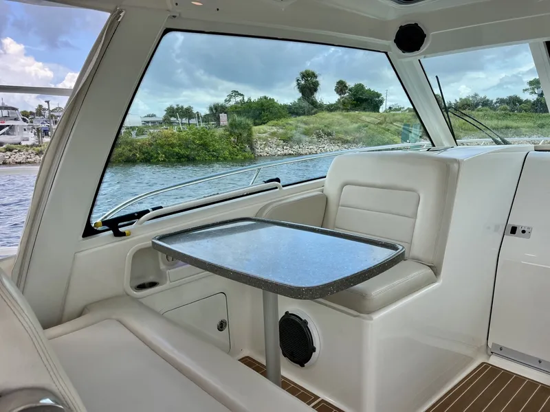 Slide: The Image of Boston Whaler 345 CONQUEST 2019 - 19