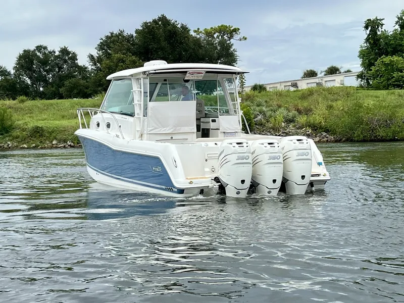 Slide: The Image of Boston Whaler 345 CONQUEST 2019 - 5