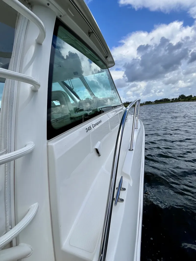 Slide: The Image of Boston Whaler 345 CONQUEST 2019 - 35