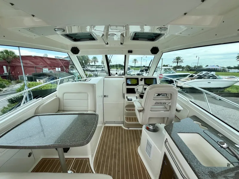 Slide: The Image of Boston Whaler 345 CONQUEST 2019 - 5