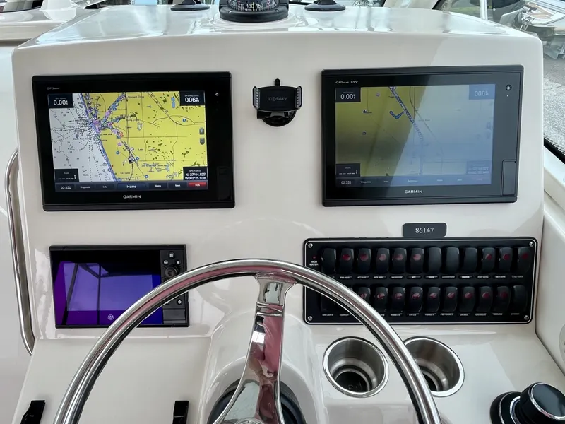 Slide: The Image of Boston Whaler 345 CONQUEST 2019 - 10
