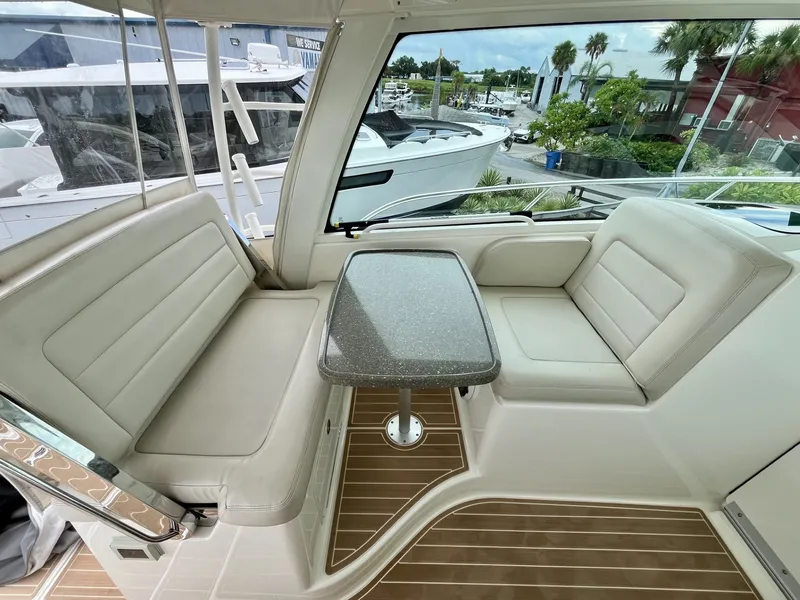Slide: The Image of Boston Whaler 345 CONQUEST 2019 - 7