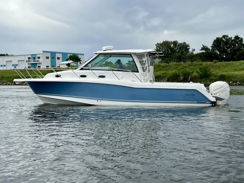 Slide: The Image of Boston Whaler 345 CONQUEST 2019 - 9